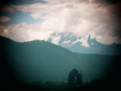 Vistas andinas durante el viaje en autobús de Lima a Cuzco.