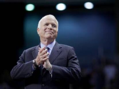 John McCain, en un m&iacute;tin en 2008.