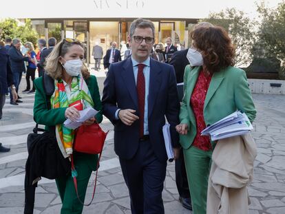 Nadia Calviño, Félix Bolaños, y María Jesús Montero, el domingo pasado en La Palma.