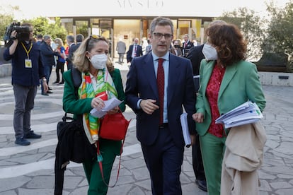 Nadia Calviño, Félix Bolaños, y María Jesús Montero, el domingo pasado en La Palma.