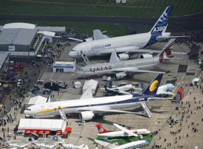 Vista aérea del Salón Internacional Aeronáutico y del Espacio que se celebra en Le Bourget al norte de París.