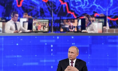 Putin, durante la emisión de 'Línea Directa' este jueves en Moscú.
