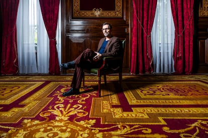  El músico argentino-estadounidense Kevin Johansen, retratado en Casa América, en Madrid. 