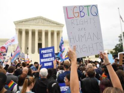 En una audiencia para la historia, jueces conservadores y progresistas debaten sobre el significado de la palabra  sexo , clave para decidir si la Ley de Derechos de Civiles protege a gais y transgénero contra la discriminación laboral