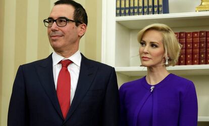 Steve Mnuchin y Louise Linton, el pasado febrero en la Casa Blanca.