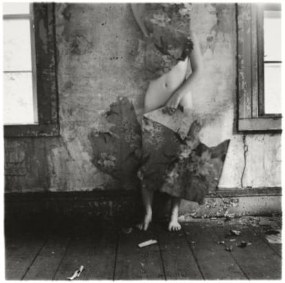 Imagen de la serie Space 2, Providence, Rhode Island, 1976 Francesca Woodman © George and Betty Woodman