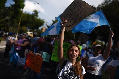 Guatemaltecos piden al unísono la dimisión de su fiscal general, Consuelo Porras Argueta