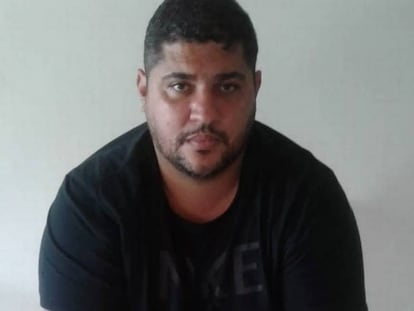 André Macedo, narcotraficante del PCC, el día de su detención en una foto difundida por la policía brasileña.
