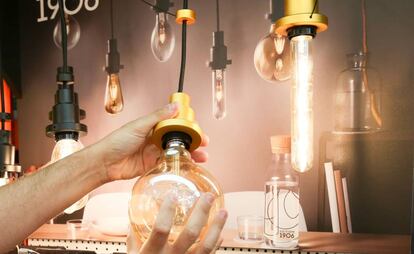 Estand de bombillas LED fabricadas por Ledvance.