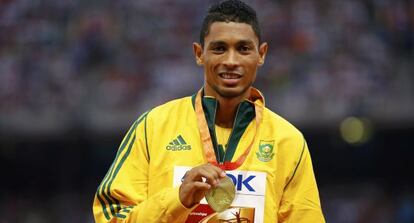 Van Niekerk tras recibir la medalla de oro.