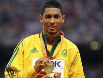 Van Niekerk tras recibir la medalla de oro.