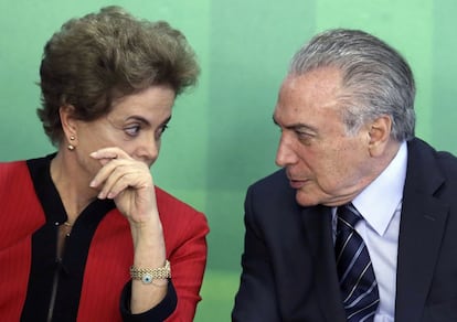 Dilma Rousseff y su actual enemigo pol&iacute;tico, el vicepresidente Michel Temer.