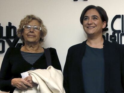 Las alcaldesas de Madrid, Manuela Carmena, y de Barcelona, Ada Colau.