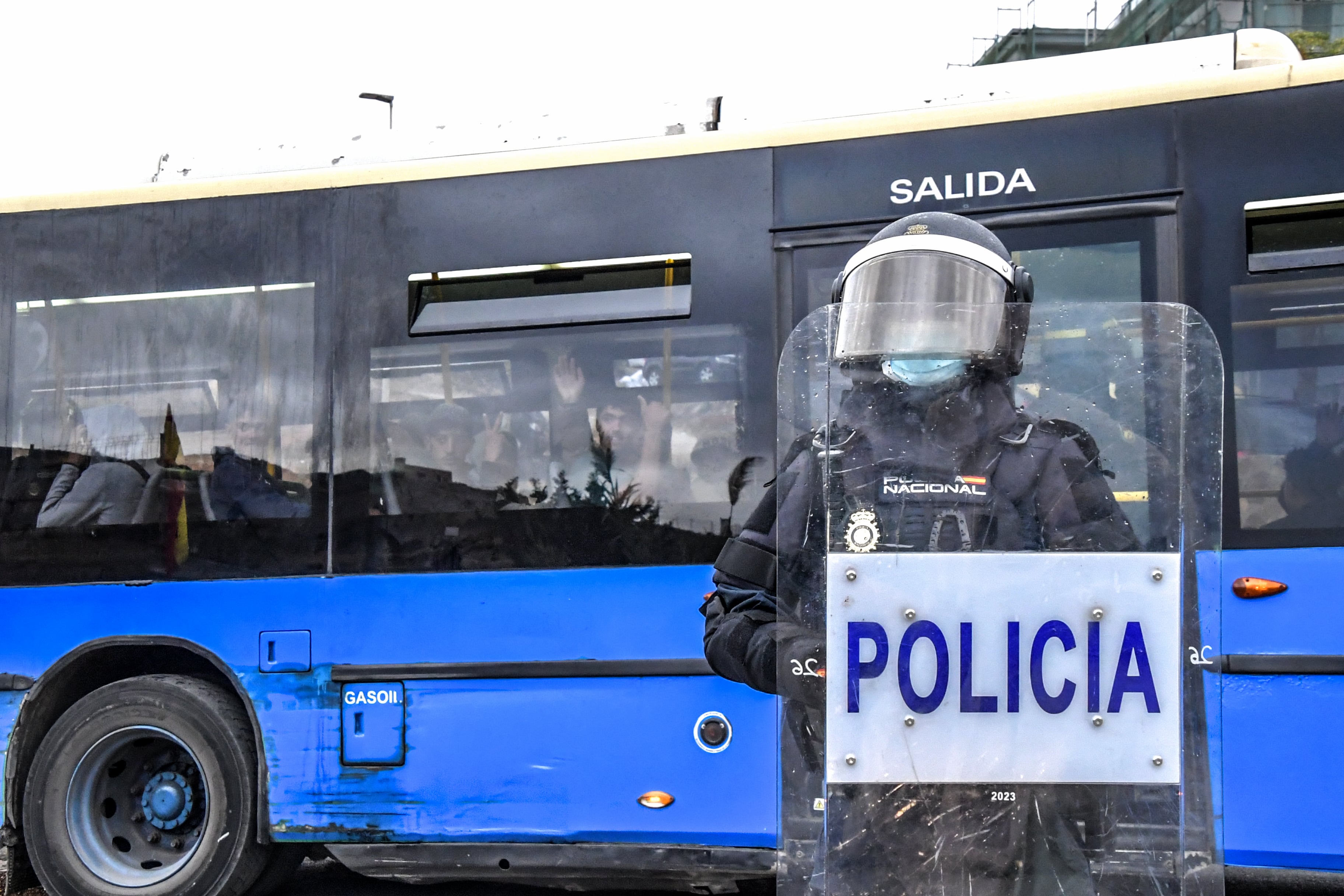 Desalojo de migrantes en el polígono del Tarajal, el 18 de octubre.