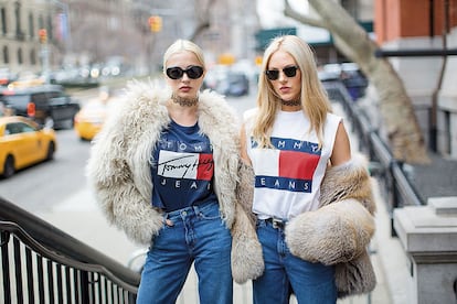 Las influencers Caroline Vreeland y Shea Marie a la entrada del último desfile de firma.