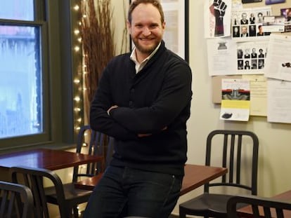 El escritor Joshua Feldman en una de las salas de 'Paragraph', el espacio donde escribe en Nueva York.