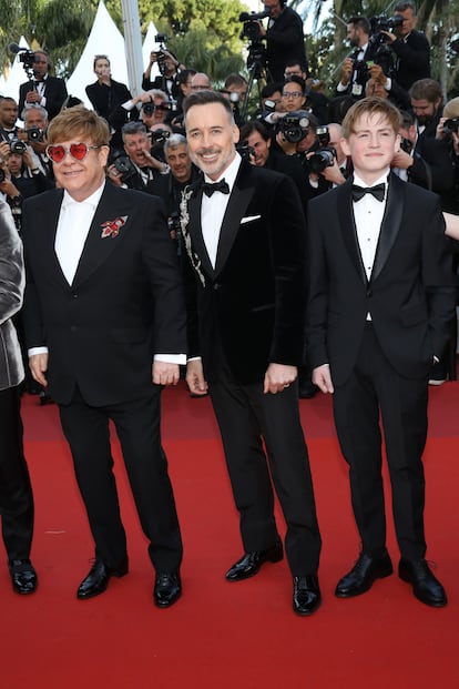 De izquierda a derecha, Elton John, su marido David Furnish y Kit Connor, en el estreno de 'Rocketman' en el Festival de Cine de Cannes, el 16 de mayo de 2019.