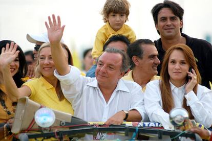 Noboa en una de sus apariciones durante la campaña electeral de 2006.