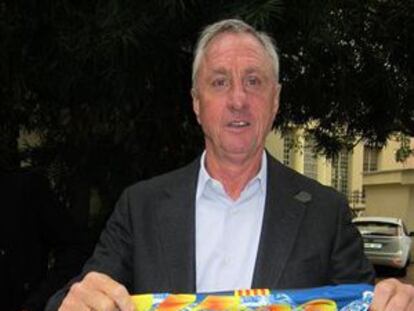 Cruyff, con la camiseta de Catalunya.