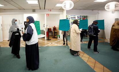 Un colegio electoral en Rinkeby, a ocho kilómetros del centro de Estocolmo, el pasado domingo.