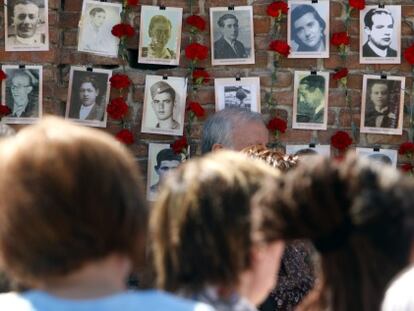 Homenaje a 3.000 fusilados por el franquismo en el cementerio de La Almudena en 2010.