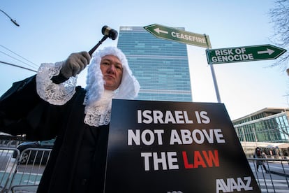 Campaigners from Avaaz stage a protest outside the UN before a United Nations Security Council vote on a US-proposed draft resolution