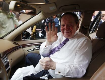 Sheldon Adelson antes de la rueda de prensa.