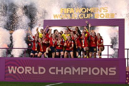 Las jugadoras de la selección española de fútbol celebran su victoria en el Mundial de Fútbol Femenino, este domingo en Sídney.