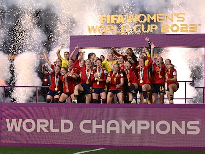 Las jugadoras de la selección española de fútbol celebran su victoria en el Mundial de Fútbol Femenino, este domingo en Sídney.