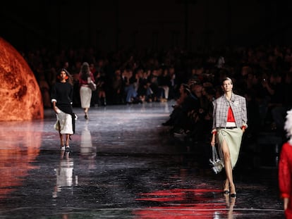 El estreno de Matthieu Blazy al frente de Chanel en la noche del lunes ha cerrado la semana de la moda de París.