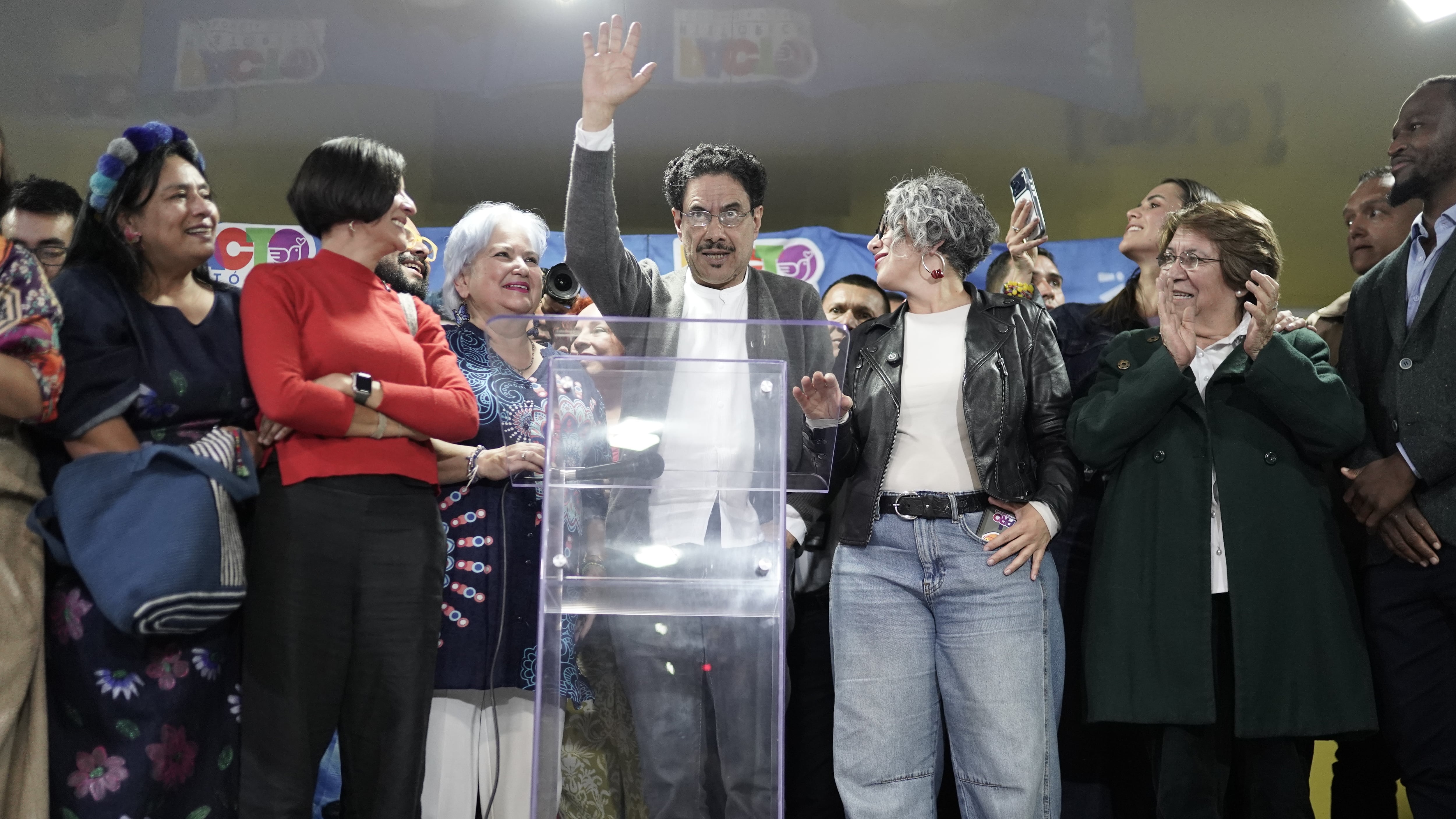 Iván Cepeda habla desde la sede del Polo Democrático, en Bogotá, el 26 de octubre de 2026.