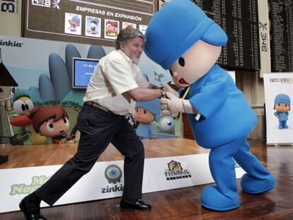 Jos&eacute; Mar&iacute;a Castillejo, Zinkia&#039;s chairman, with the production company&#039;s most famous character in the Madrid stock exchange.