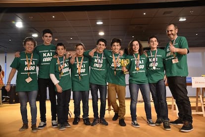 Equipo de Karmengo Ama, ganador de la prueba de FLL en el País Vasco.