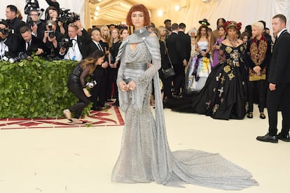 Zendaya a su llegada a la alfombra roja de la Gala Met 2018.