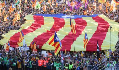 Protesters in Madrid carry a large estelada flag in the march against the trial of the separatist leaders.