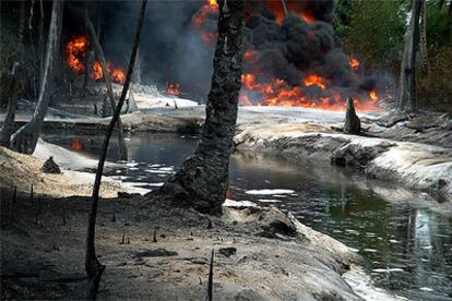 Incendio en un oleoducto de la región nigeriana del delta del río Níger, el pasado martes.