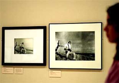 <i>Muerte de un miliciano,</i> de Robert Capa, en la copia original del autor y la realizada años después.