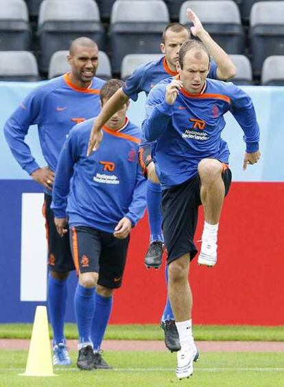 Robben realiza ejercicios en un entrenamiento.