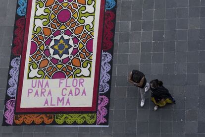 Con esta ofrenda el Gobierno de México reconoce a las más de 90.000 victimas de la pandemia.