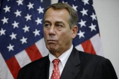 El presidente de la Cámara de los Representantes, el republicano John Boehner (c), comparece en el Capitolio de Washington, EE.UU. este 18 de diciembre.