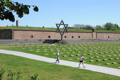 Cementerio en el campo de concentración de Terezín.