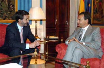 Zapatero e Imaz, durante su reunión de esta mañana en el Palacio de la Moncloa.