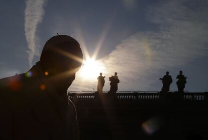 El papa Francisco a su llegada a la audiencia general de los miércoles en la Plaza de San Pedro, en el Vaticano.