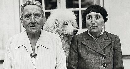 Gertrude Stein, con su pareja, Alice B. Toklas. 