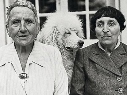 Gertrude Stein, con su pareja, Alice B. Toklas. 