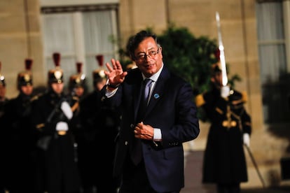 Gustavo Petro a su llegada a la cena de clausura del Foro de la Paz en el Palacio del Elíseo de París, Francia, el 11 de noviembre de 2022. 