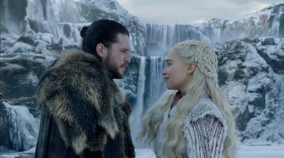 Jon Snow y Daenyrys Targaryen en el primer episodio de la octava temporada, dirigido por Jeremy Podeswa