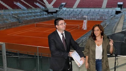 Carlos Sánchez Mato y Celia Mayer, en la Caja Mágica en septiembre de 2019.