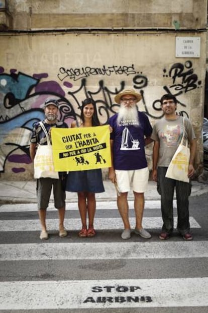 Joan Moranta, Angélica Guzmán, Manel Domènech e Pere Perelló, integrantes da plataforma de Mallorca Ciutat per a qui L’Habita.