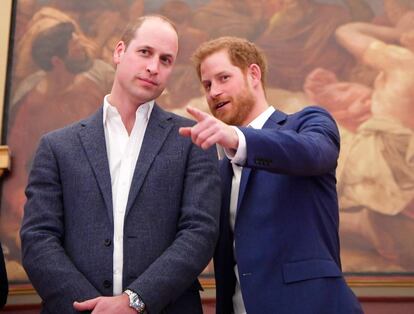 El príncipe Guillermo, con su hermano Enrique.